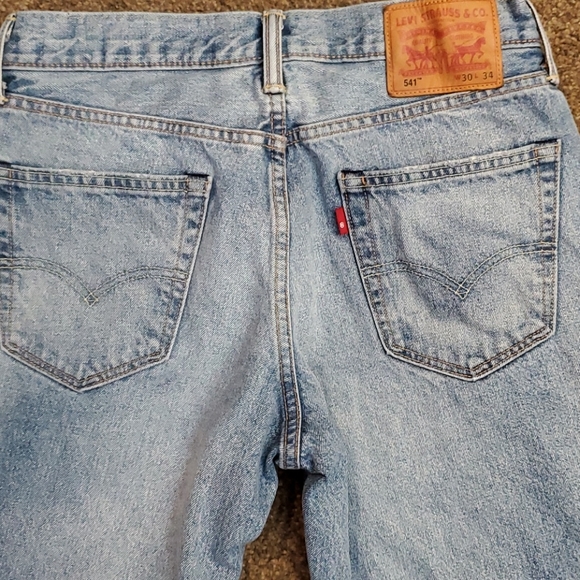 541 Levi's "Ripped" - Picture 9 of 13